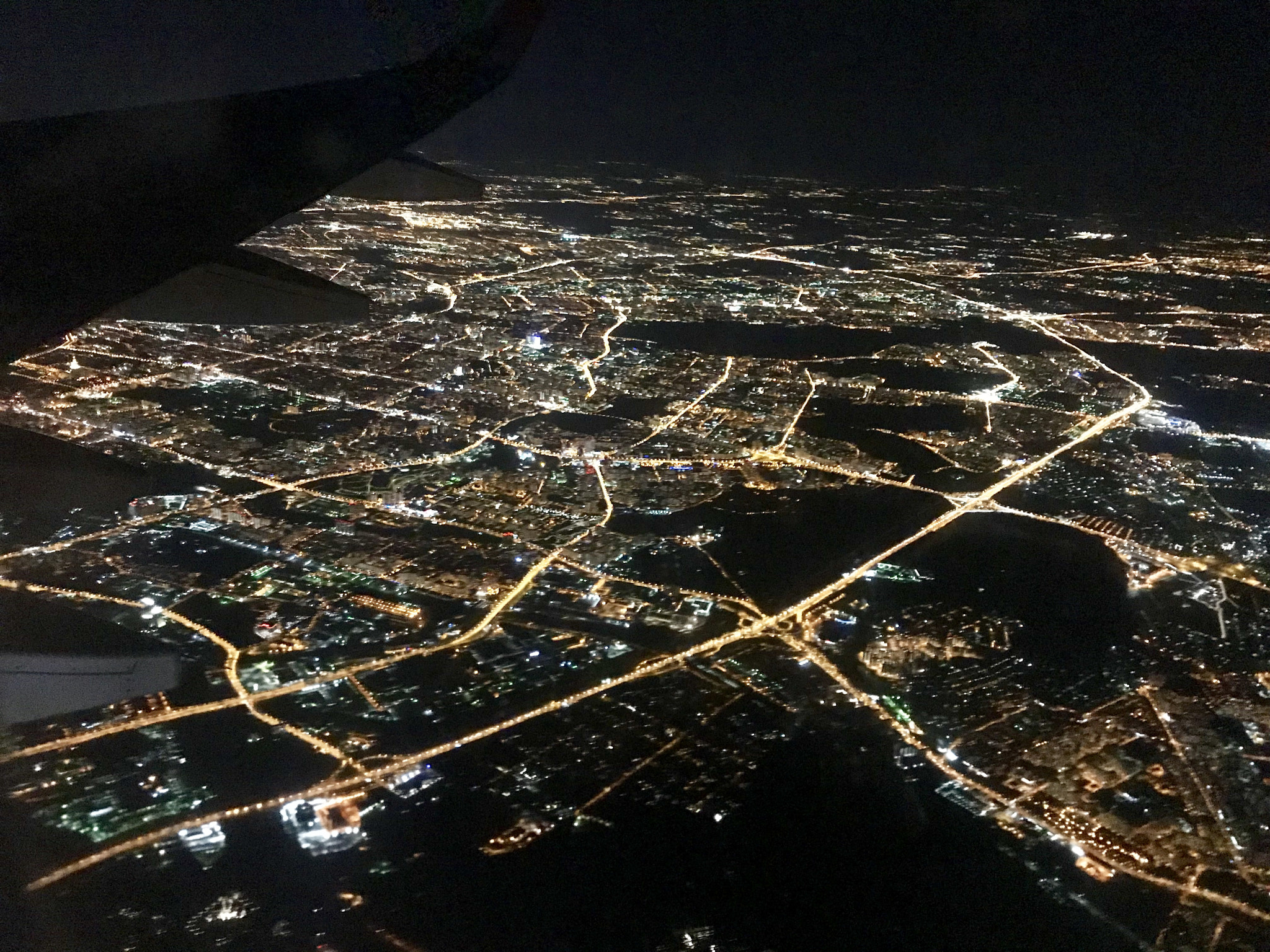 Apple iPad Pro (10.5-inch) sample photo. Летим домой - под крылом самолёта Москва photography
