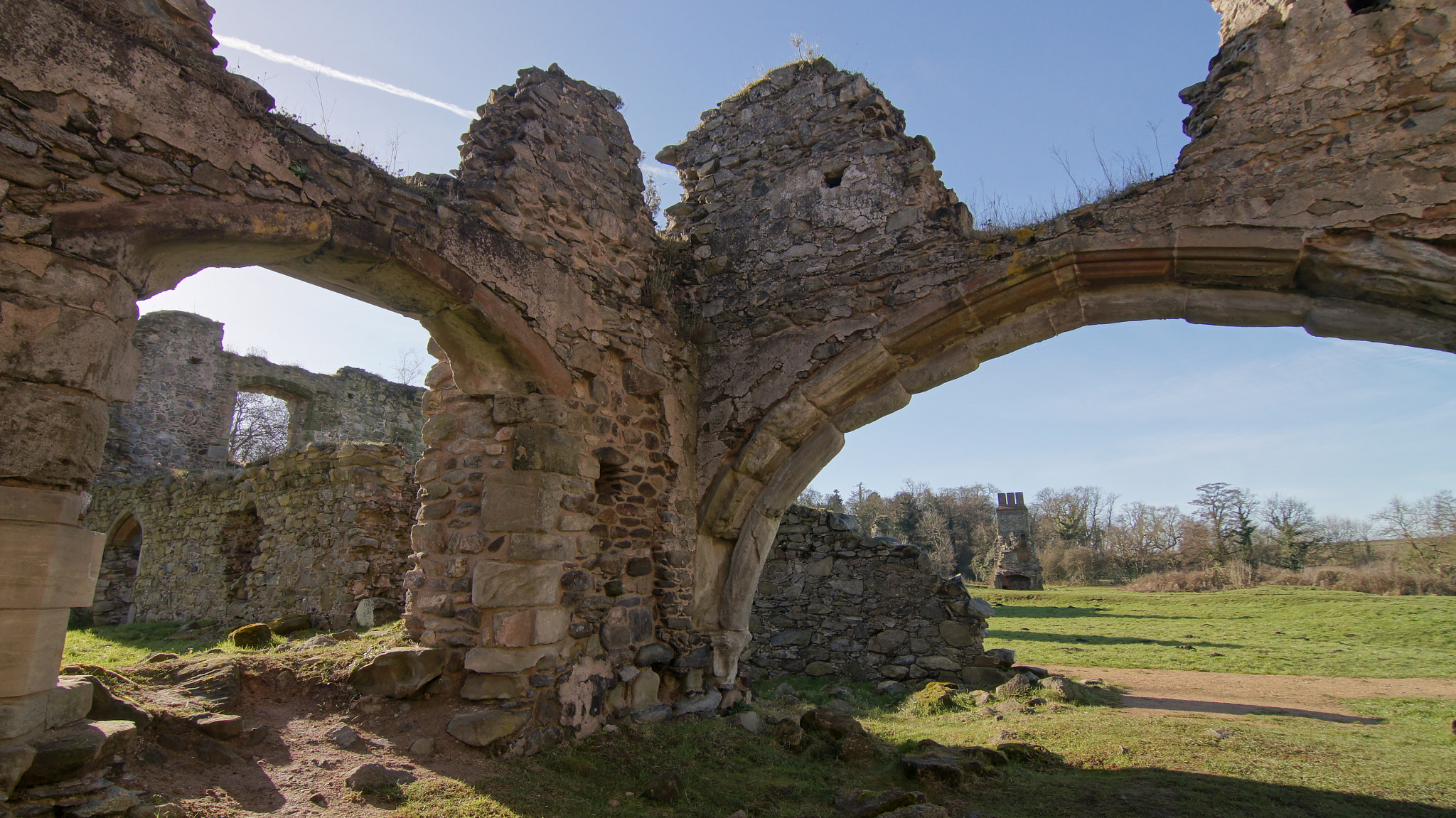 Sony SLT-A55 (SLT-A55V) + Tokina AT-X Pro 11-16mm F2.8 DX sample photo. Arch, standing proud photography