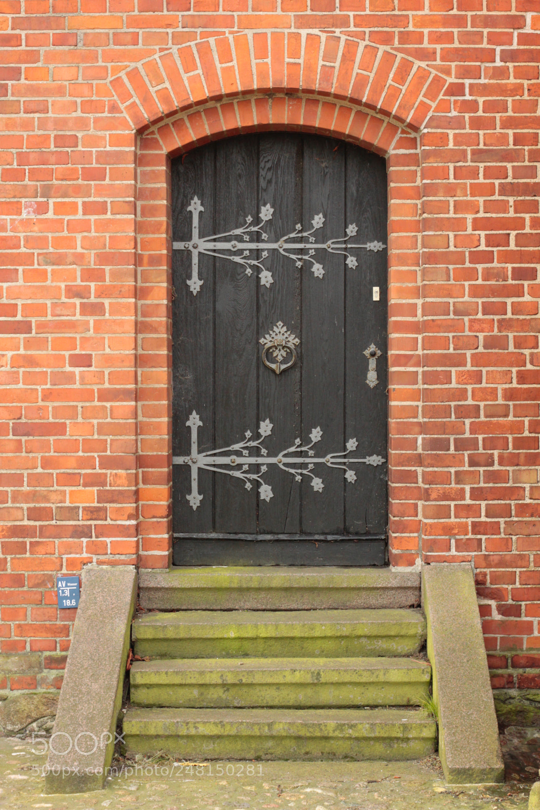 Canon EOS 500D (EOS Rebel T1i / EOS Kiss X3) sample photo. Church door photography