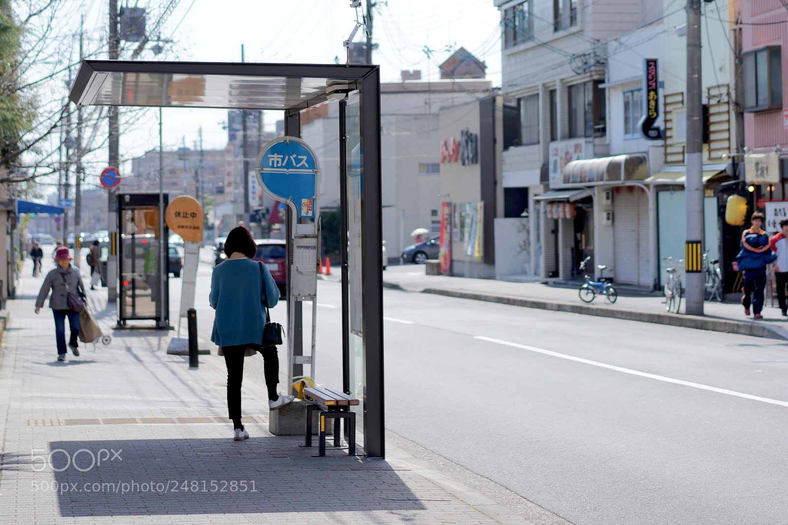 Sony a7 sample photo. Bus stop photography
