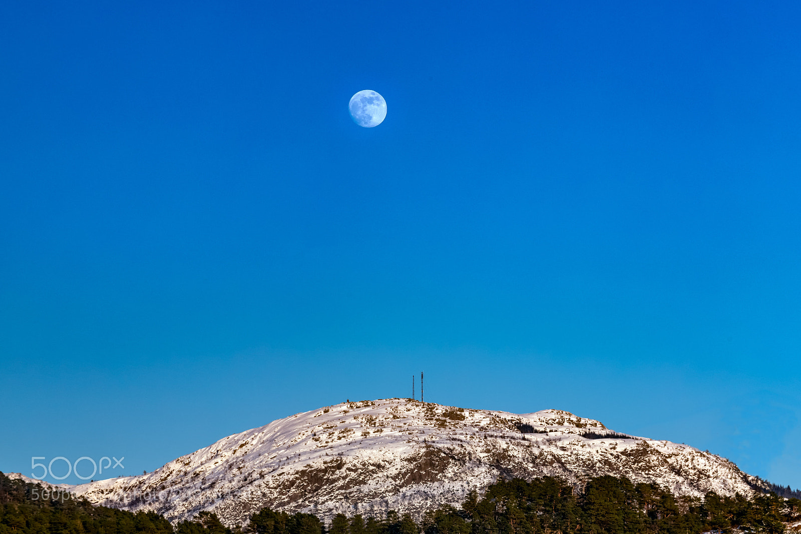 Canon EOS 6D Mark II sample photo. Moon over løvstakken photography