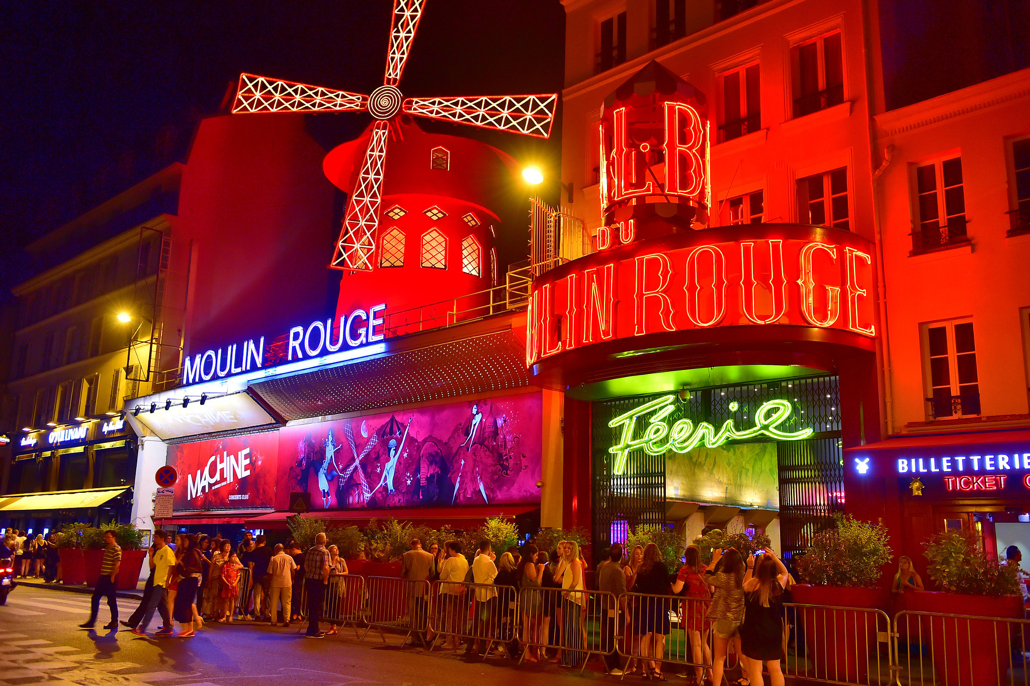 Nikon AF-S Nikkor 24-70mm F2.8G ED sample photo. La nuit d'intesa en rouge photography