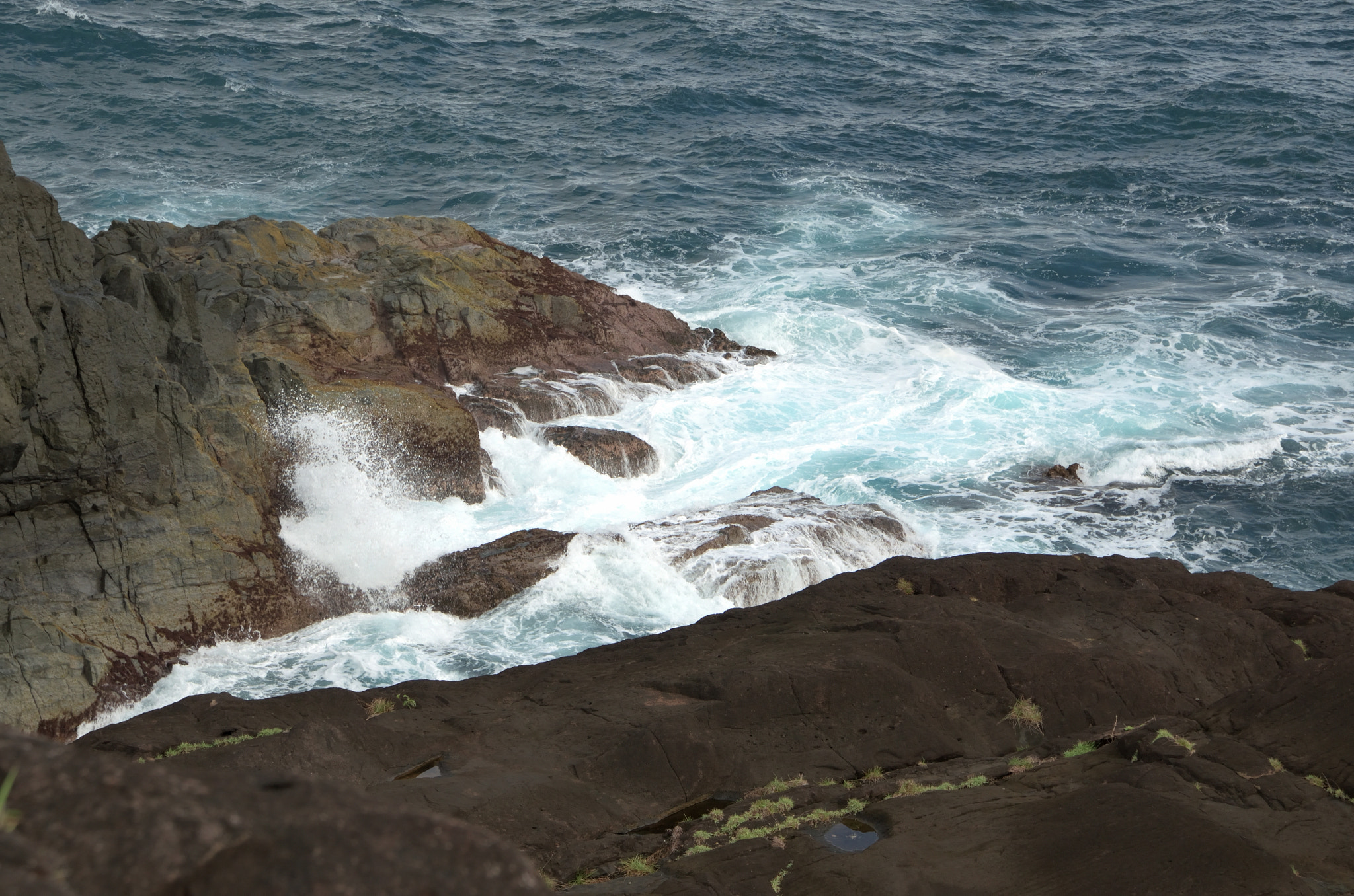 Sigma 17-70mm F2.8-4 DC Macro OS HSM | C sample photo. Ocean versus rocks photography