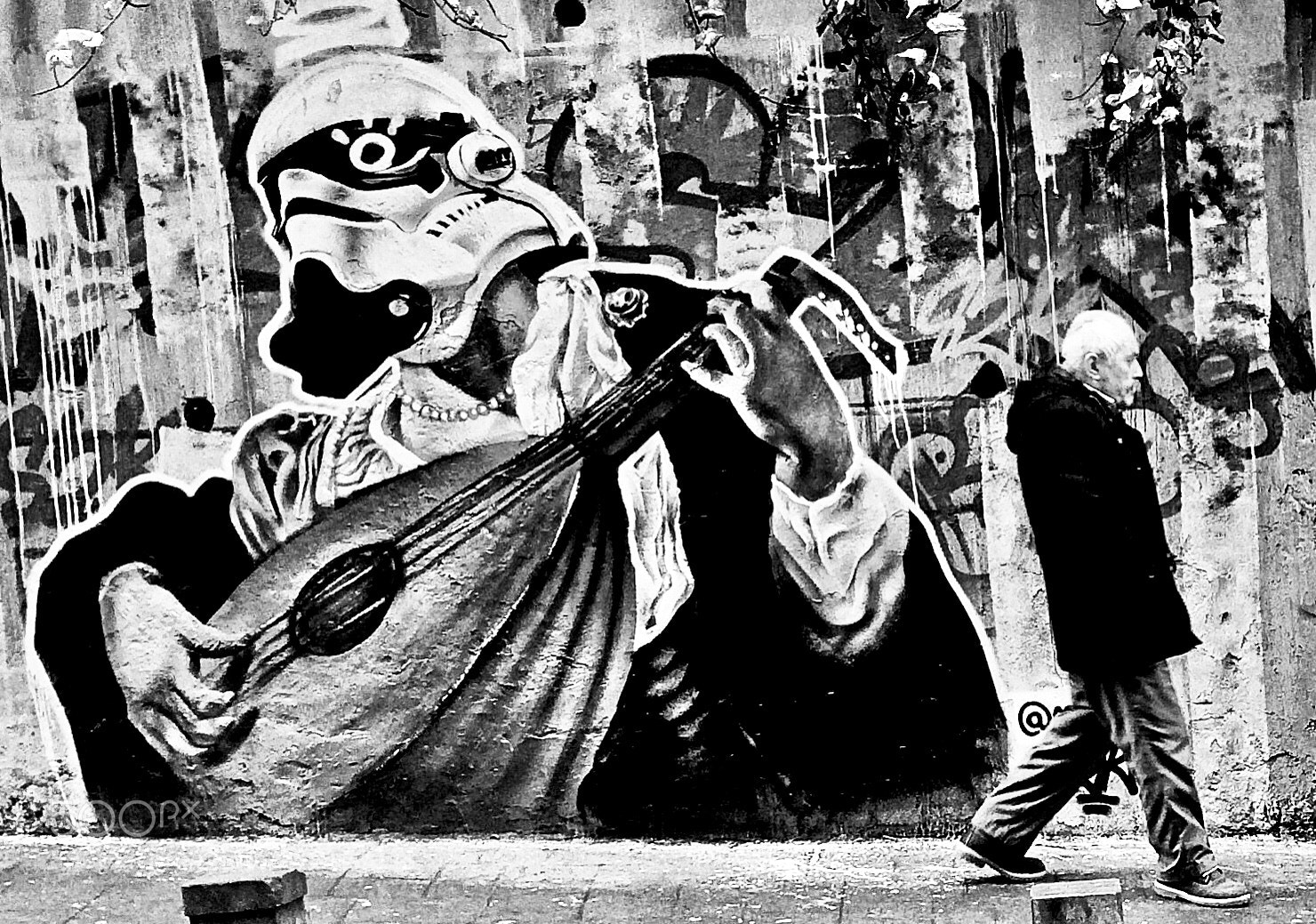 Apple iPhone 5s sample photo. Street serenade photography