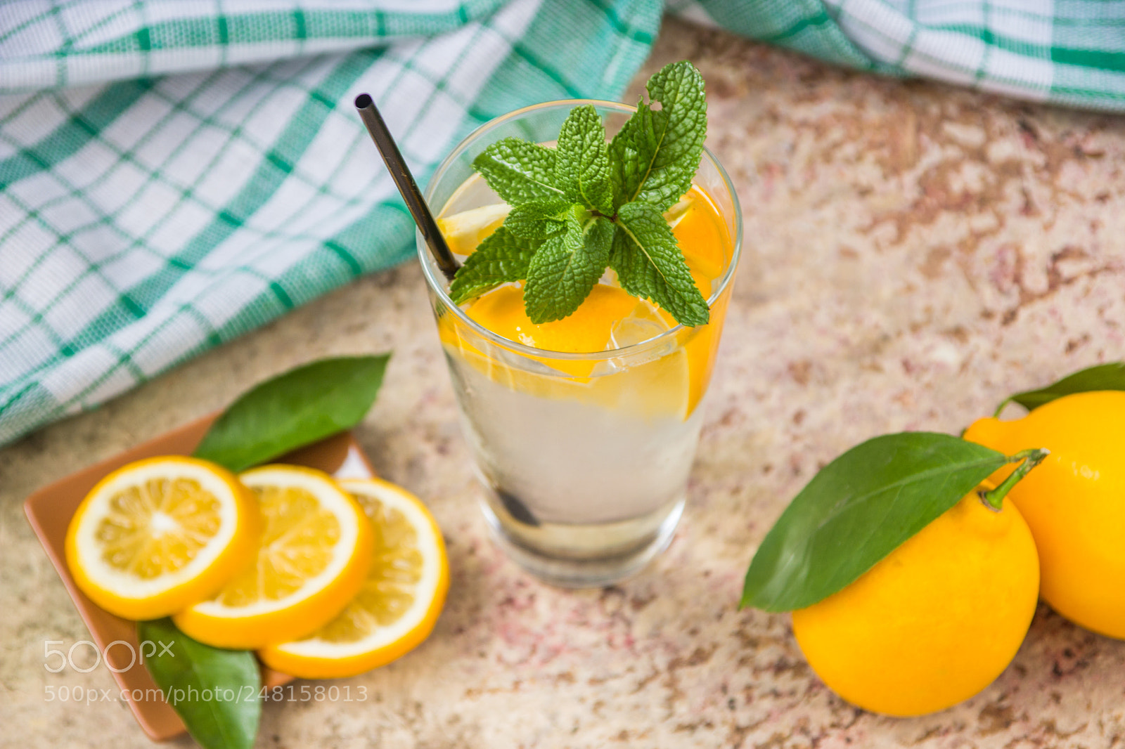 Canon EOS 600D (Rebel EOS T3i / EOS Kiss X5) sample photo. Fresh lemonade in glass photography