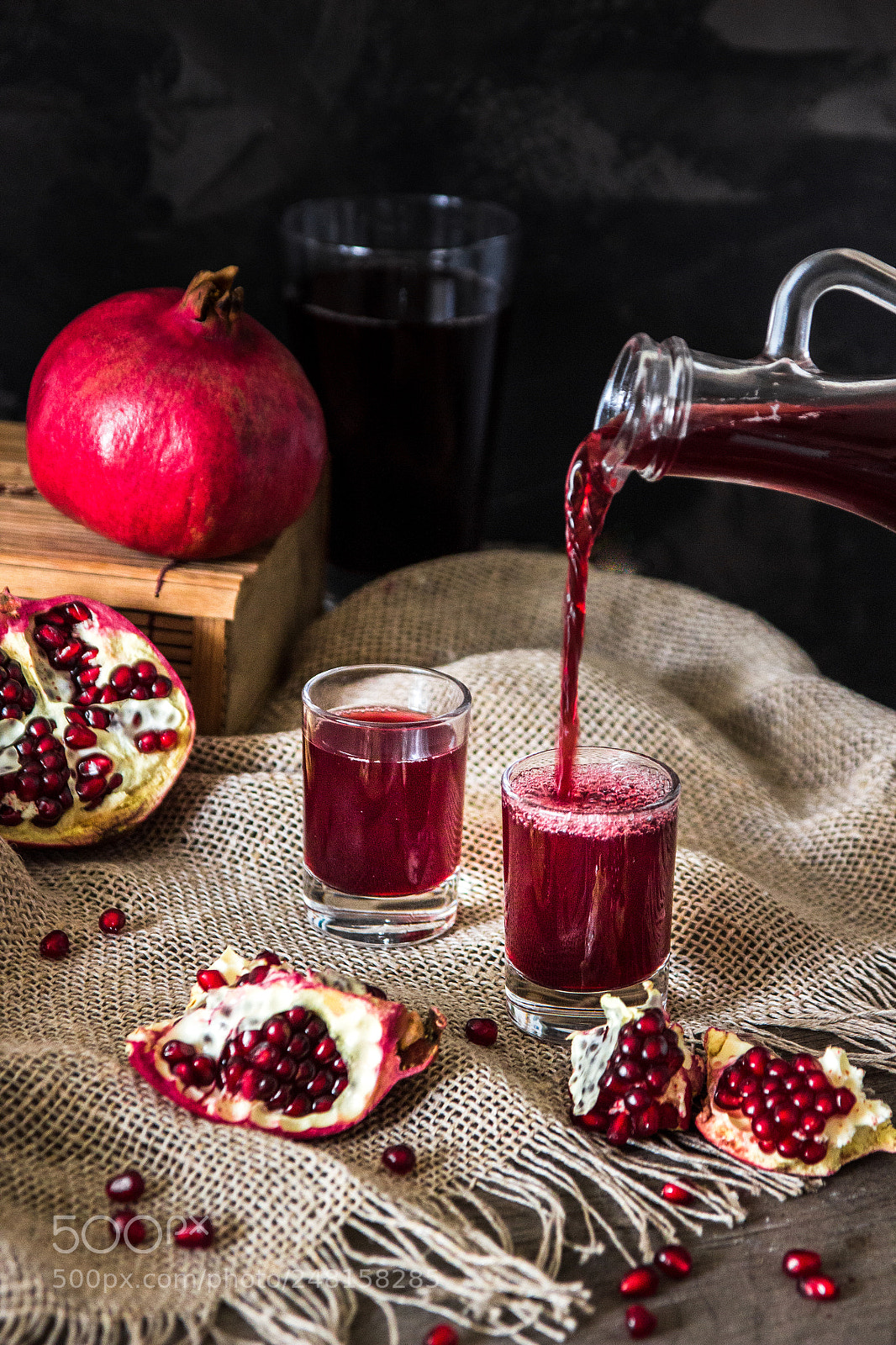 Canon EOS 600D (Rebel EOS T3i / EOS Kiss X5) sample photo. Pomegranate juice is pouring photography