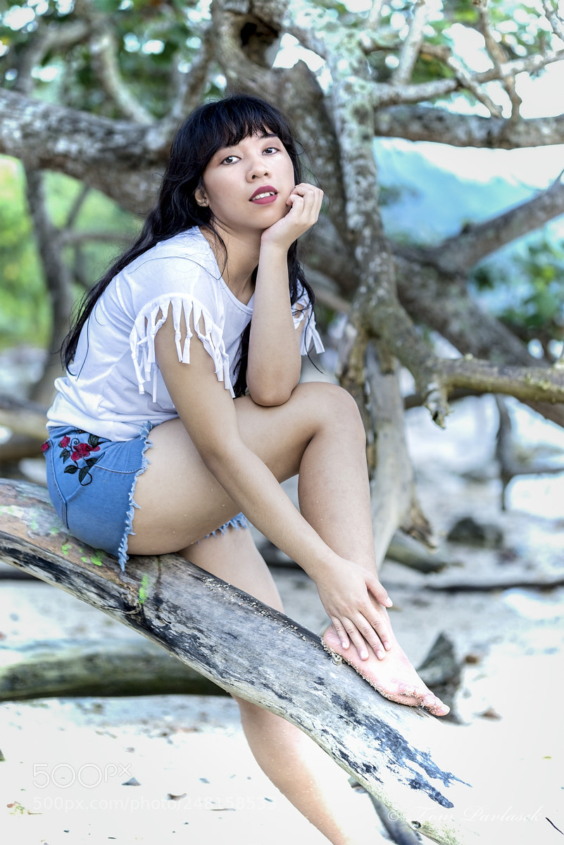 Nikon D600 sample photo. Indonesian girl sitting photography