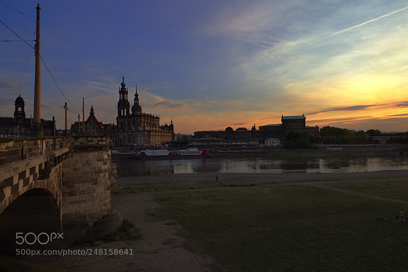 Canon EOS 550D (EOS Rebel T2i / EOS Kiss X4) sample photo. Dresden sunset photography