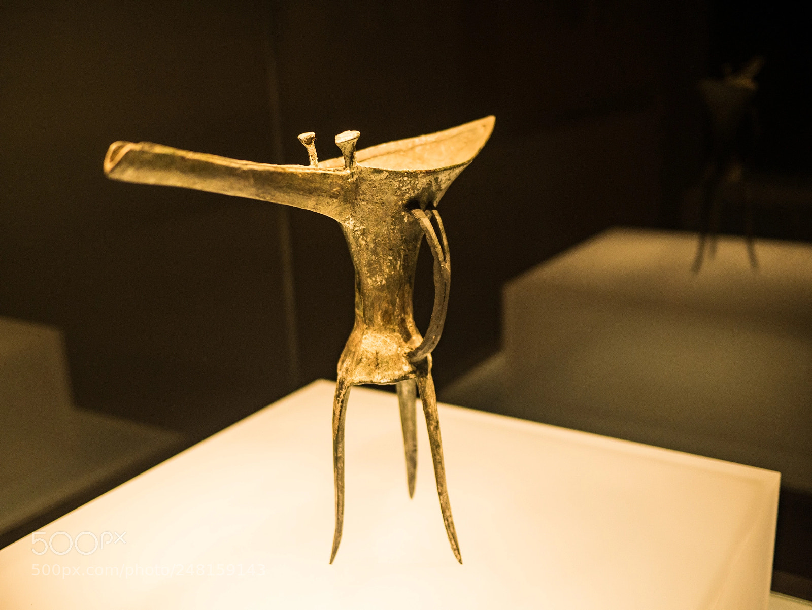 Panasonic Lumix DMC-GX7 sample photo. Bronze tripod wine vessel photography
