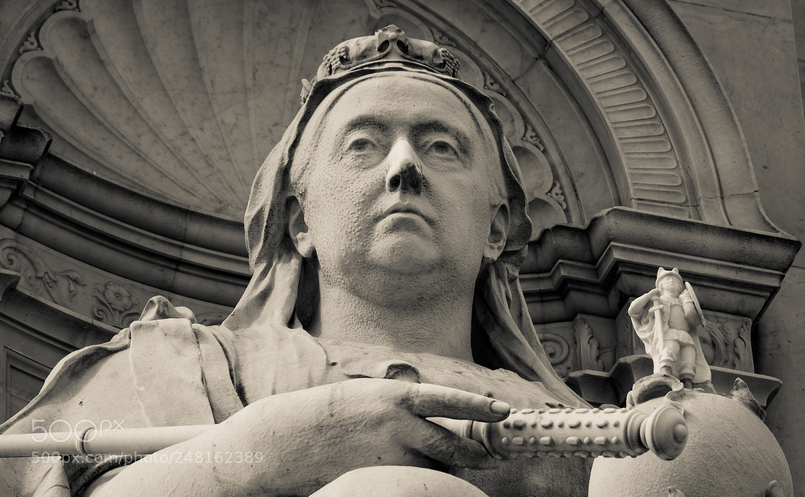 Canon EOS 80D sample photo. Queen victoria statue photography