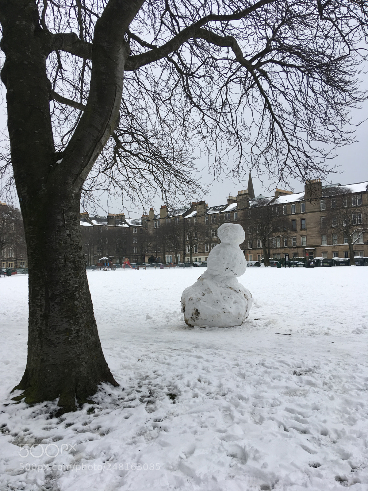 Apple iPhone SE sample photo. Snowman in the park photography