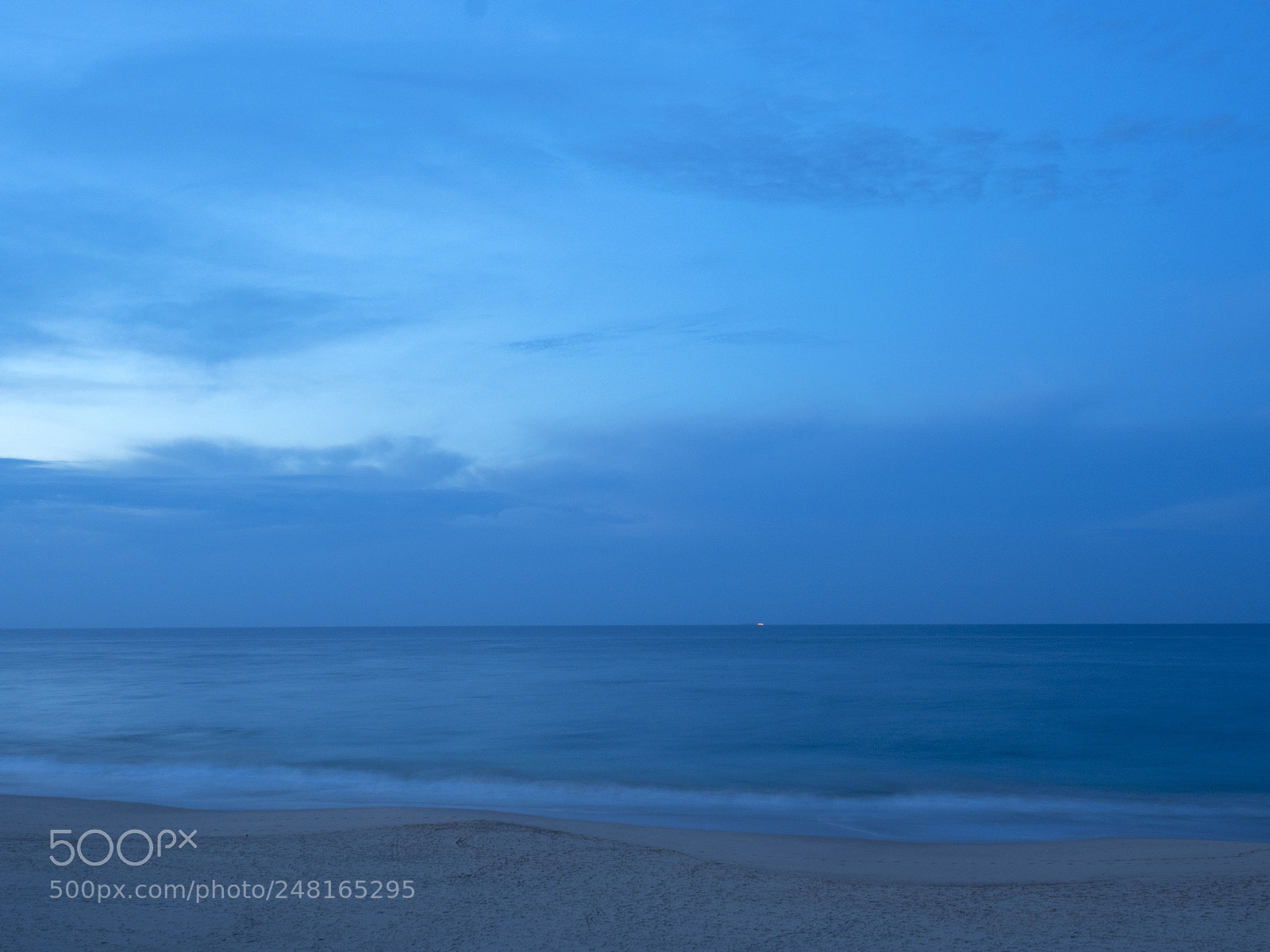 Olympus OM-D E-M5 II sample photo. Blues of the sea / 海的蓝调 photography