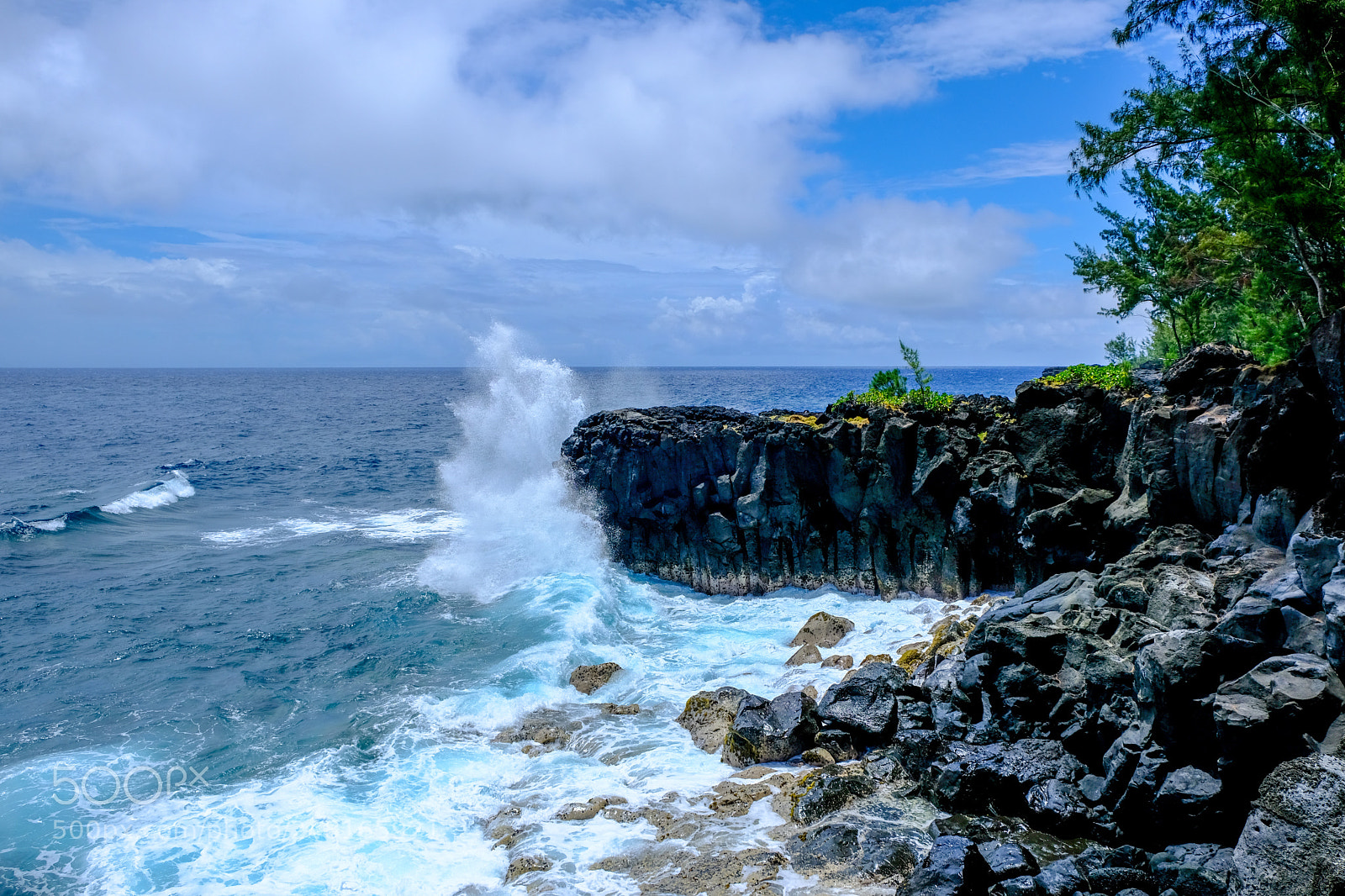Fujifilm X-T20 sample photo. Wild waters meet volcanic photography