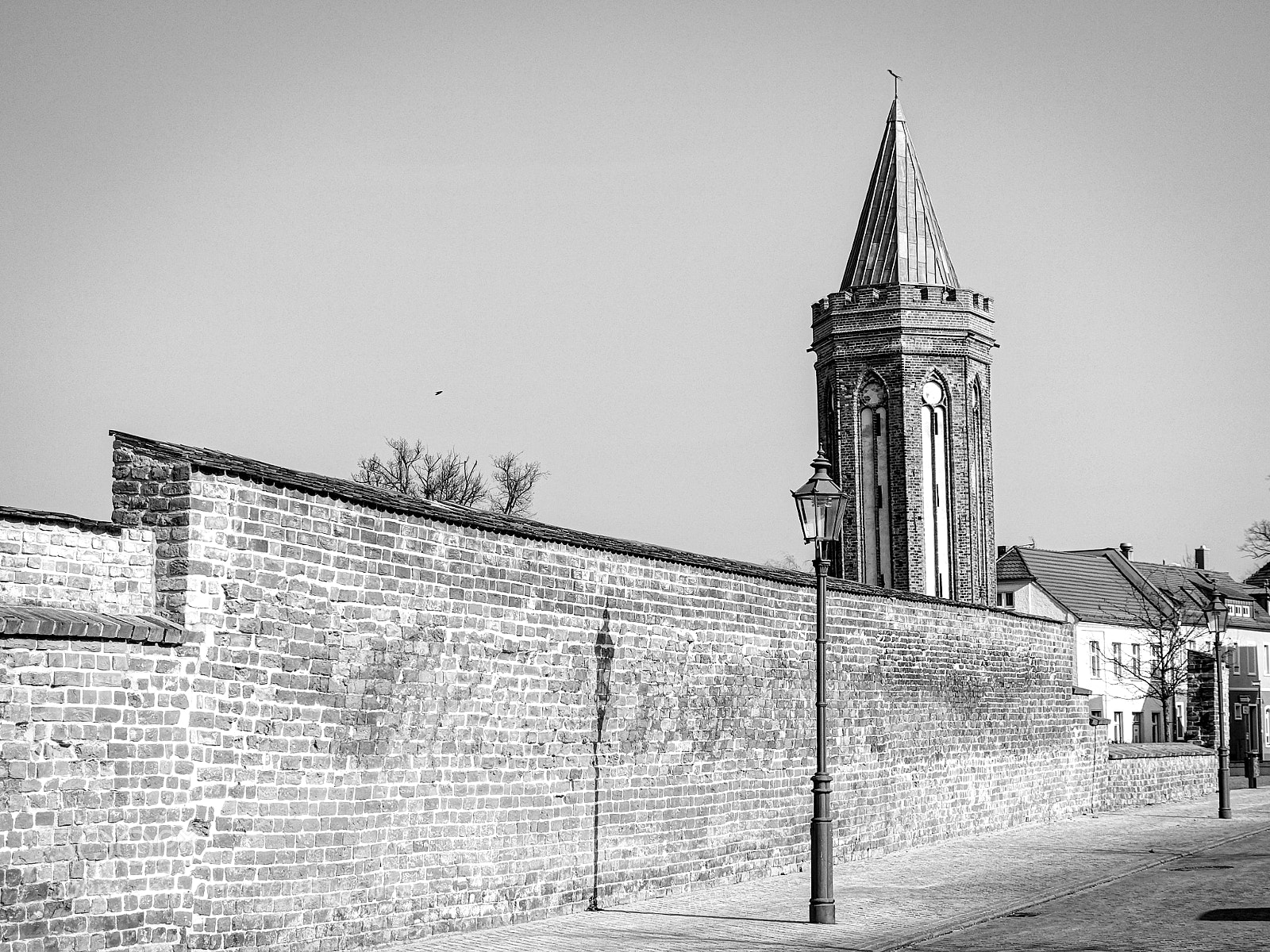 Sony Cyber-shot DSC-RX100 III sample photo. Solid wall photography