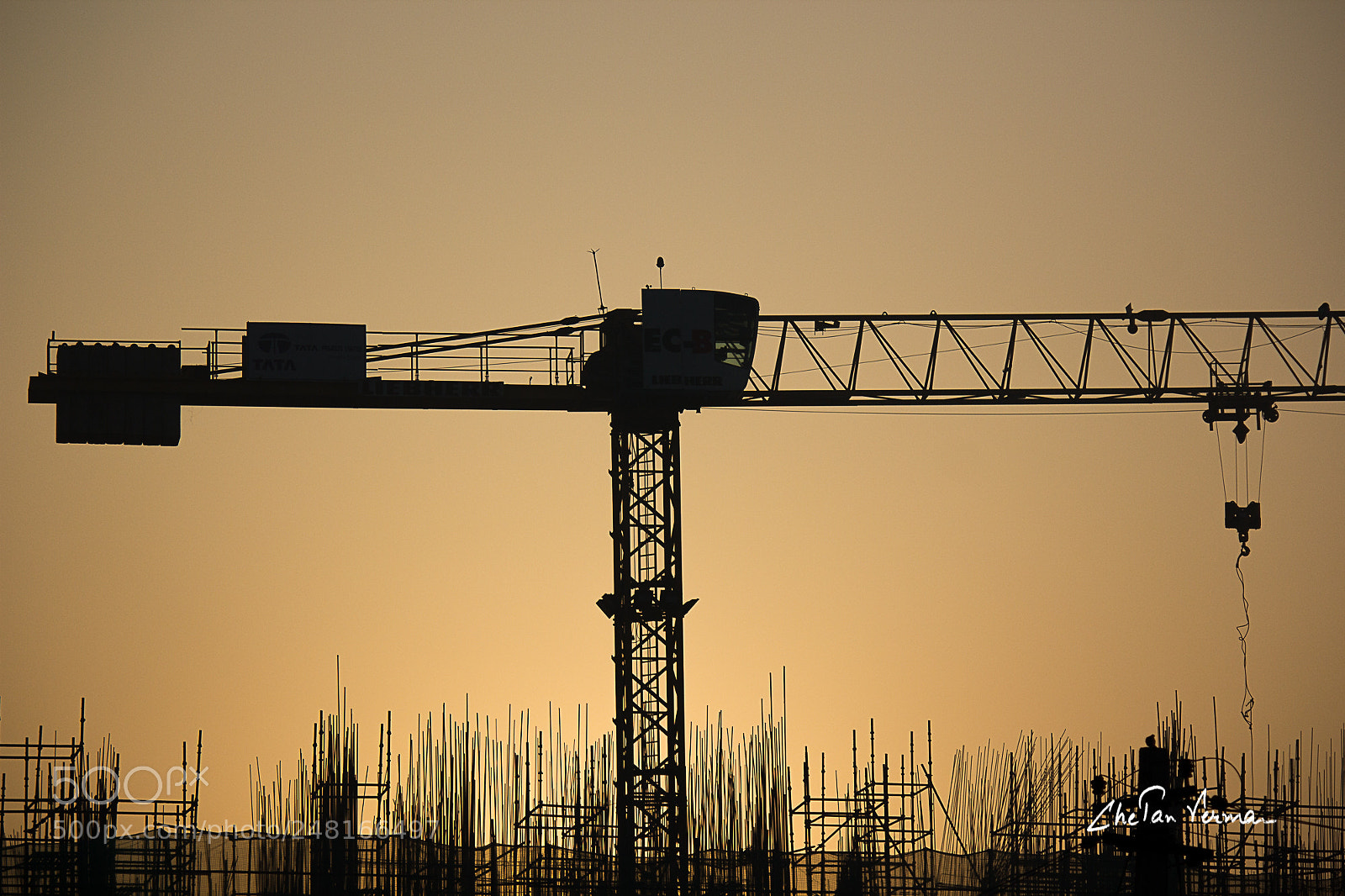 Canon EOS 550D (EOS Rebel T2i / EOS Kiss X4) sample photo. Series construction - crane photography