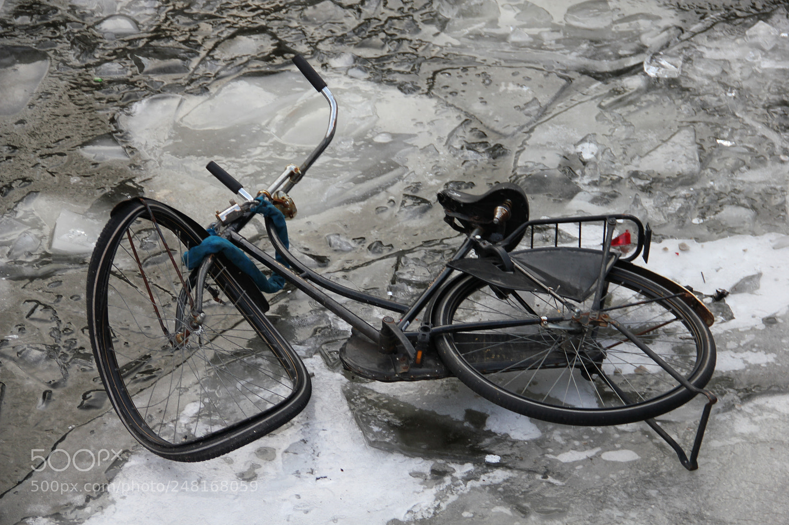 Canon EOS 550D (EOS Rebel T2i / EOS Kiss X4) sample photo. Accident on ice photography