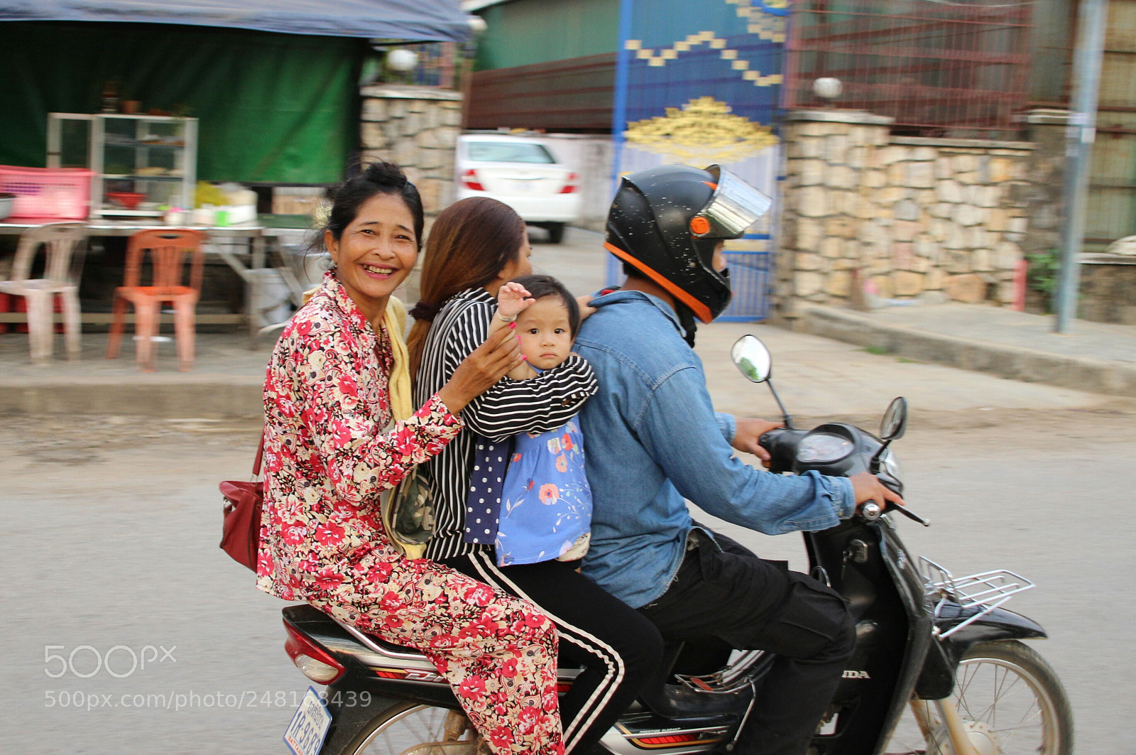 Canon EOS 100D (EOS Rebel SL1 / EOS Kiss X7) sample photo. Happy grandma photography