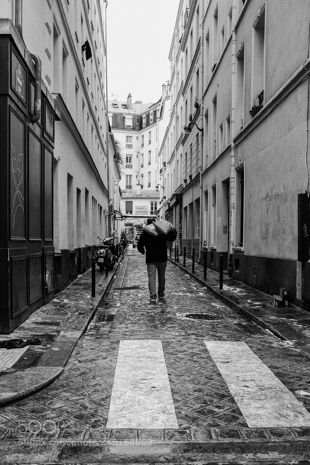 Fujifilm X100T sample photo. Paris a man carries photography