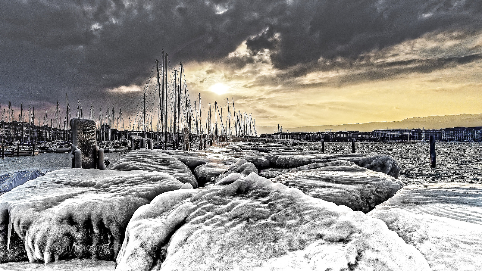 Olympus OM-D E-M1 Mark II sample photo. Sunset on ice photography