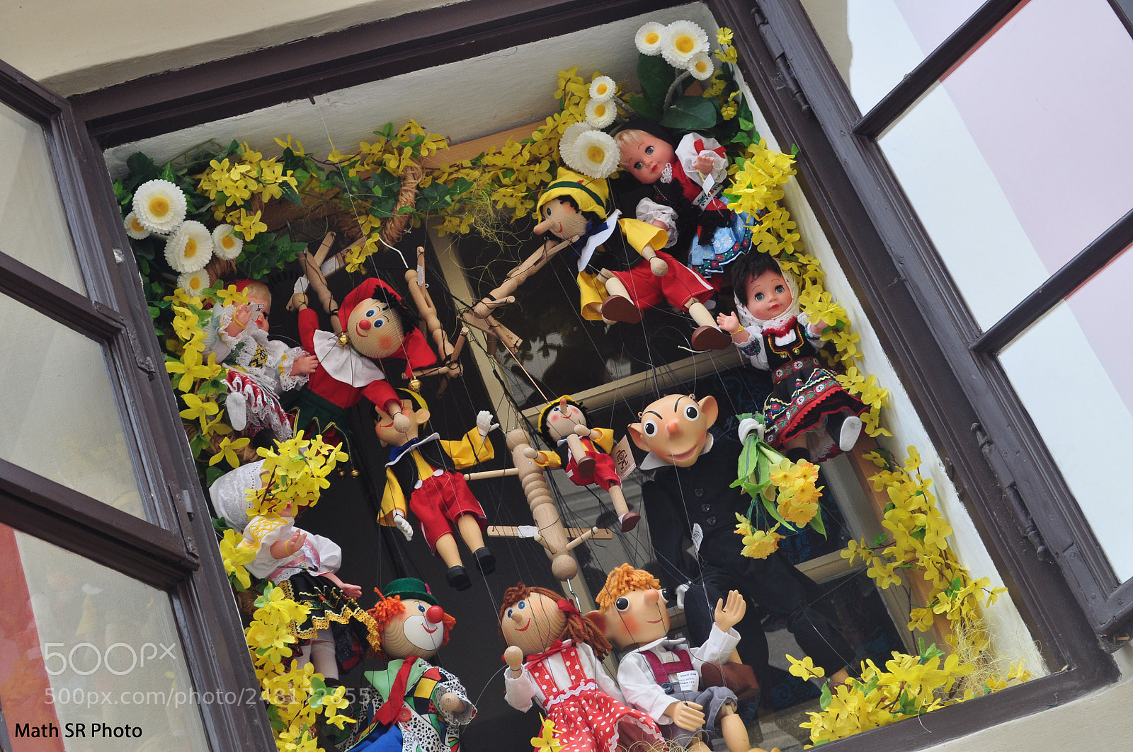 Nikon D5000 sample photo. Easter's window photography