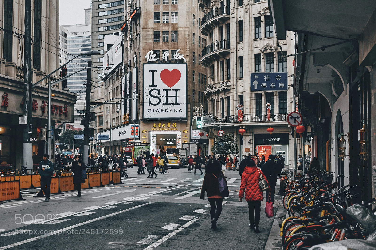 Canon EOS 5DS sample photo. On the street photography