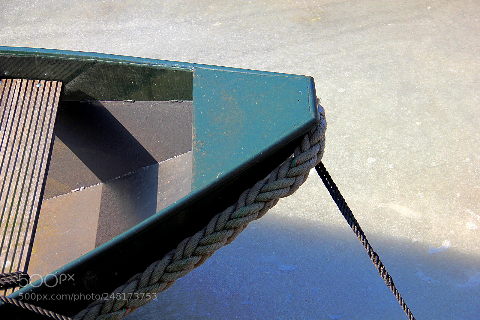 Canon EOS 550D (EOS Rebel T2i / EOS Kiss X4) sample photo. Bow in ice photography