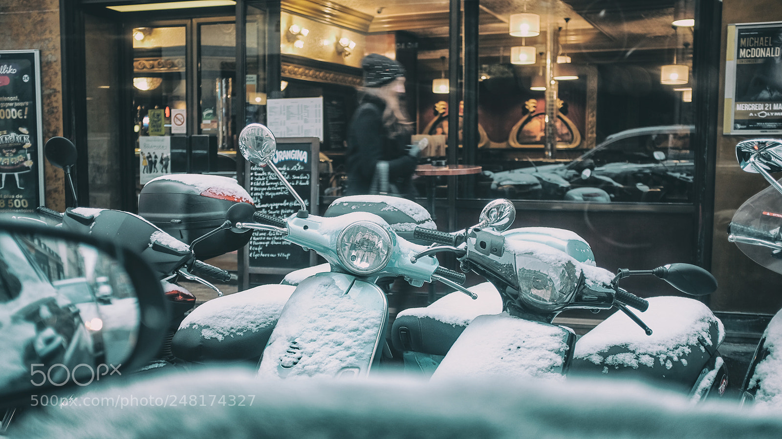 Fujifilm X100T sample photo. Paris snowy day fuzzy photography