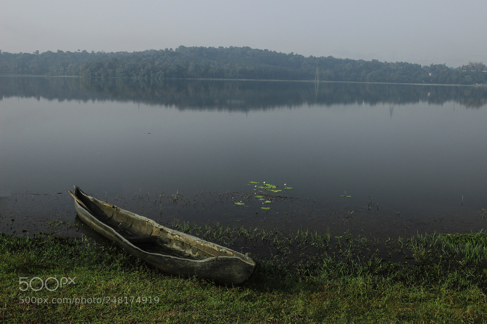 Canon EOS 600D (Rebel EOS T3i / EOS Kiss X5) sample photo. Abandoned wooden canoe photography