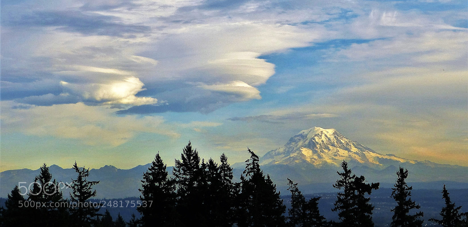 Panasonic Lumix DMC-FZ150 sample photo. Lenticular clouds over mt photography