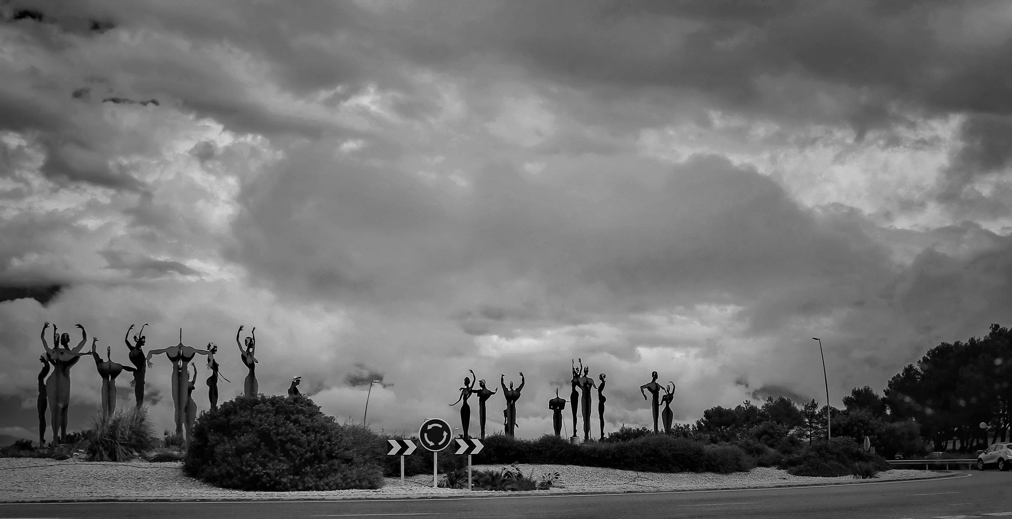 Canon EOS sample photo. Trail by a circle photography