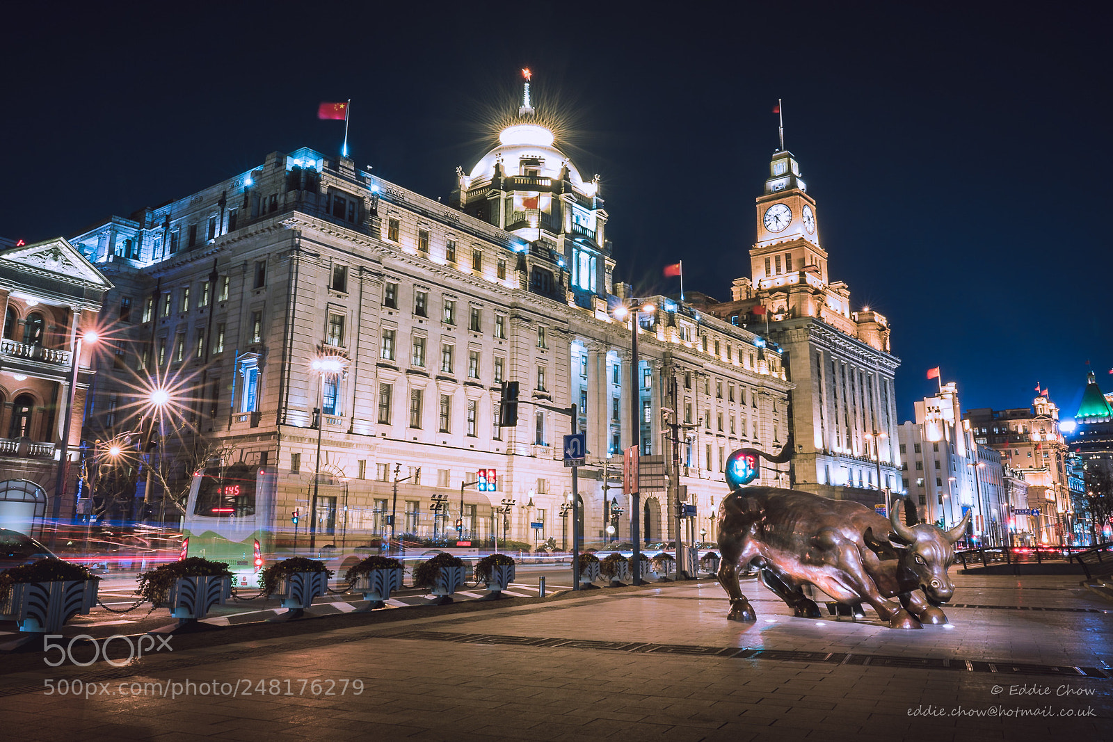 Sony a7R II sample photo. Shanghai#36 - bund bull photography
