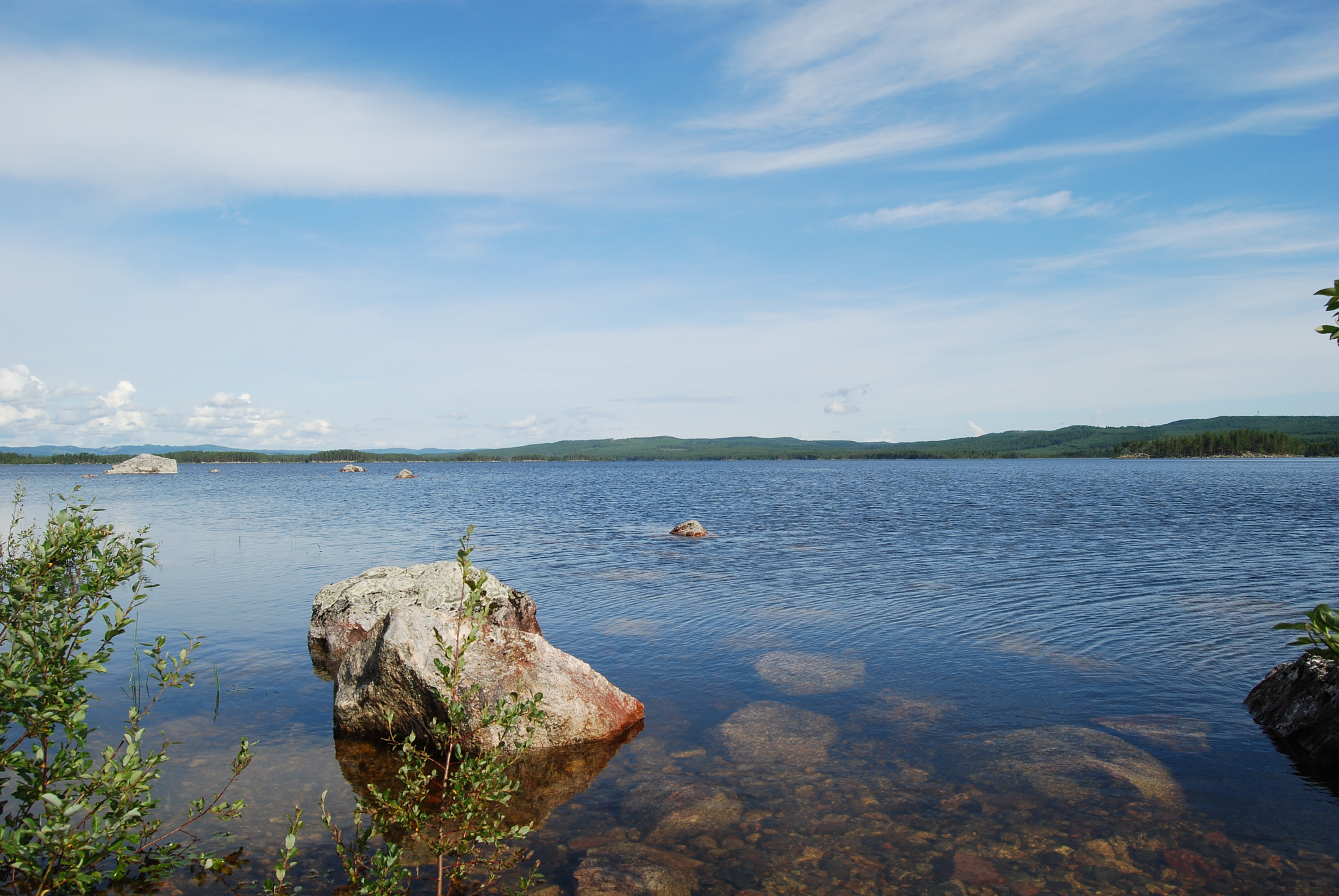 Nikon D80 + Nikon AF-S DX Nikkor 18-55mm F3.5-5.6G II sample photo. The stone in the lake photography