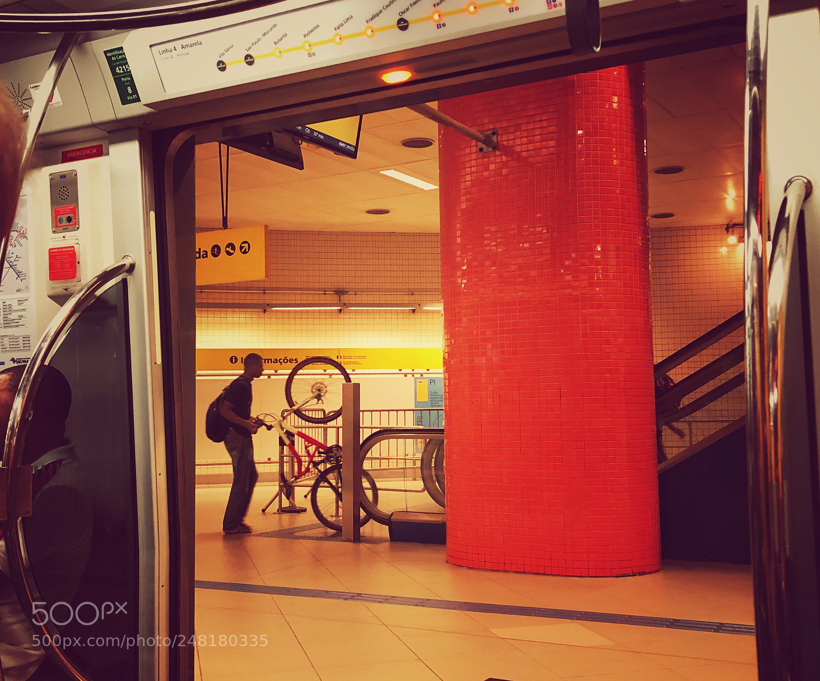 Apple iPhone 8 Plus sample photo. Luz station photography