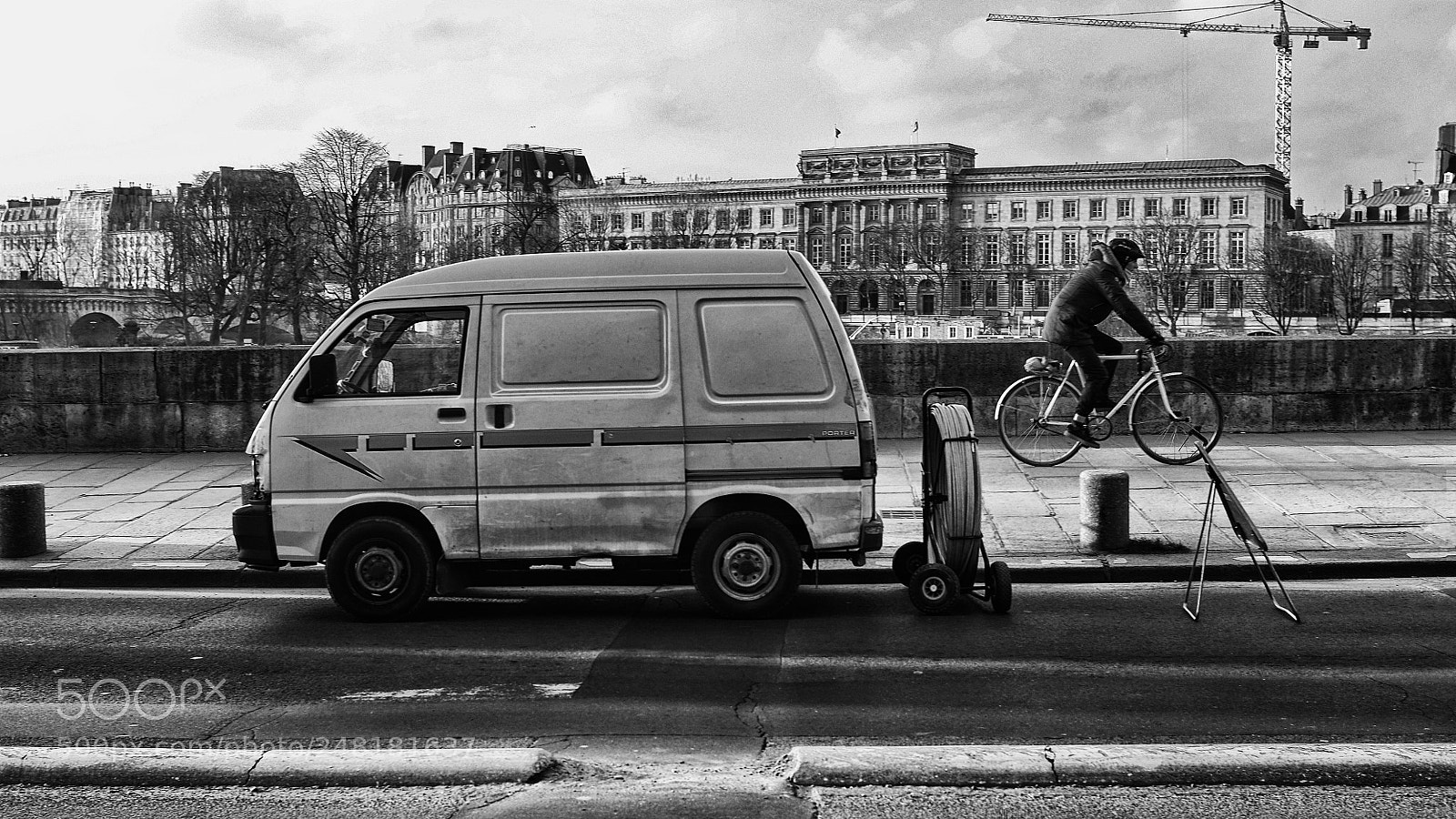 Fujifilm X100T sample photo. Paris small van and photography