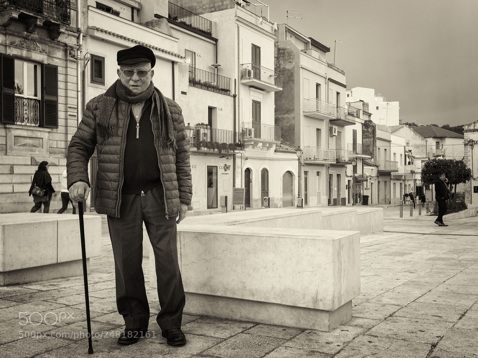 Canon EOS 760D (EOS Rebel T6s / EOS 8000D) sample photo. Ragusa walking around the photography