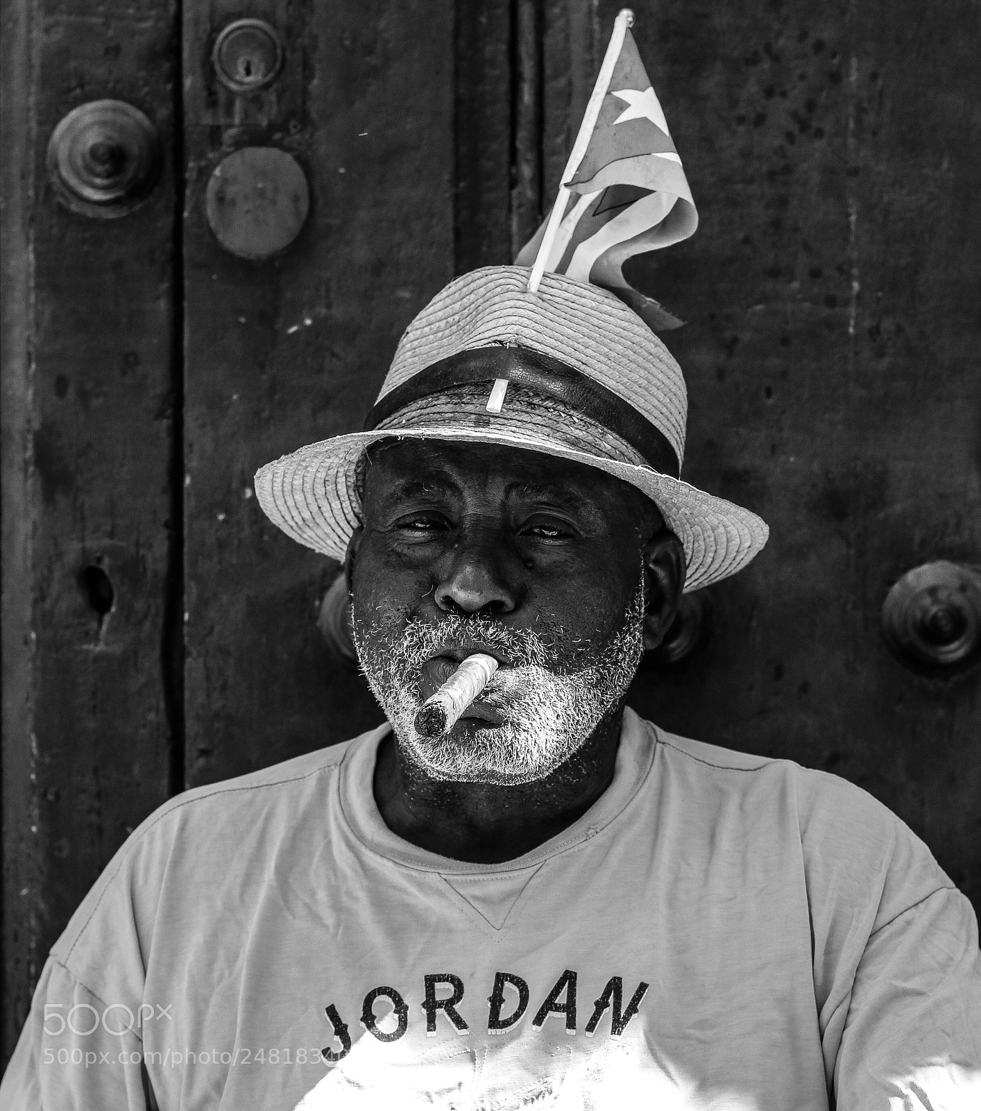 Canon EOS 600D (Rebel EOS T3i / EOS Kiss X5) sample photo. Hombre cubano photography