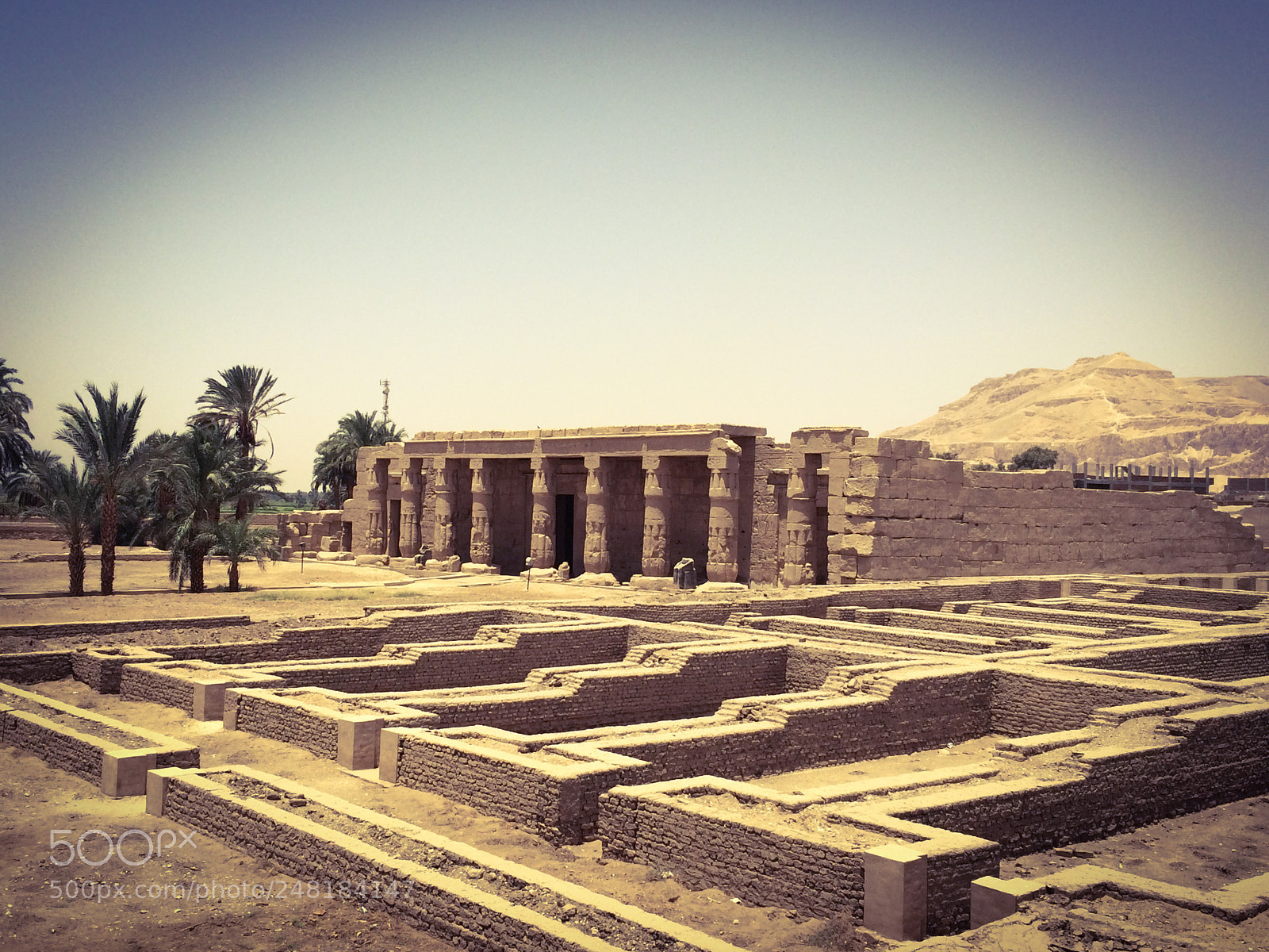 Apple iPhone 5s sample photo. Mount qurn over ramesseum. photography
