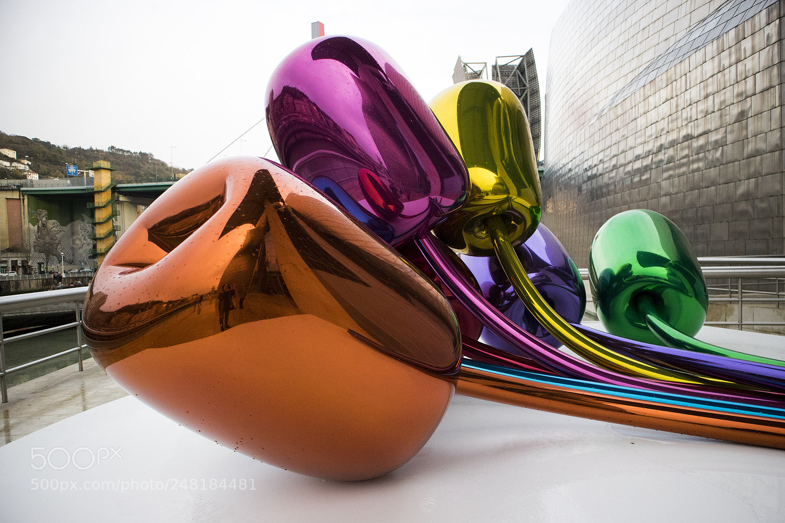 Canon EOS M10 sample photo. Tulipanes, museo guggenheim, bilbao photography