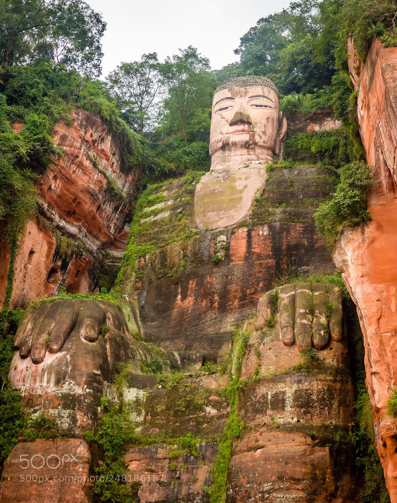 Canon EOS 550D (EOS Rebel T2i / EOS Kiss X4) sample photo. Leshan giant buddha photography