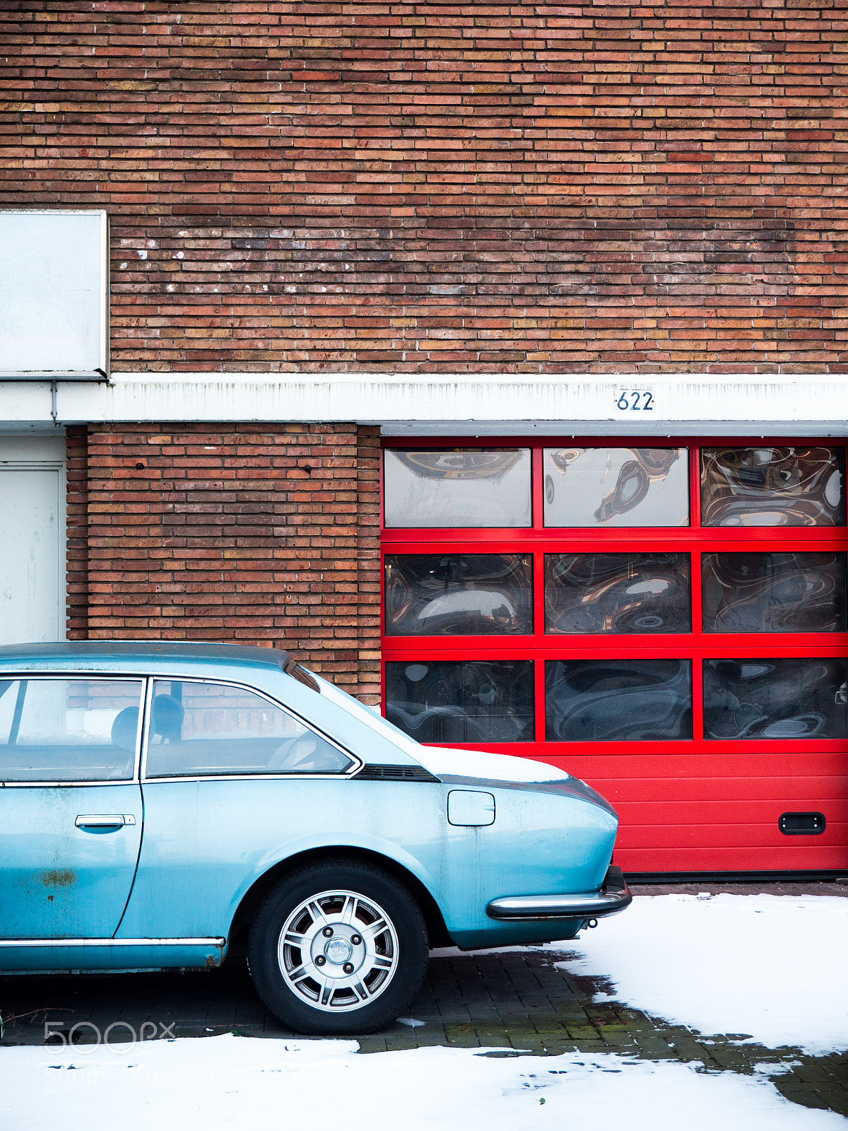 Olympus OM-D E-M10 II sample photo. Blue and red photography