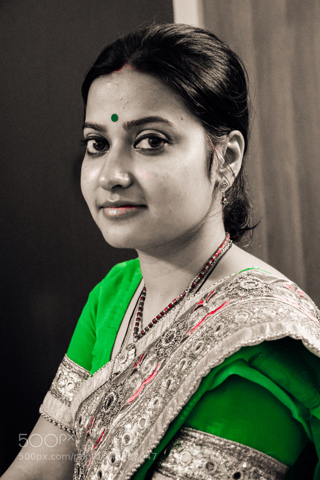 Nikon D5300 sample photo. Lady in the green photography