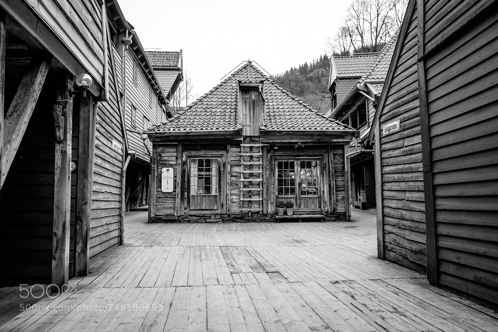 Fujifilm X-T1 sample photo. Bryggen wood house photography