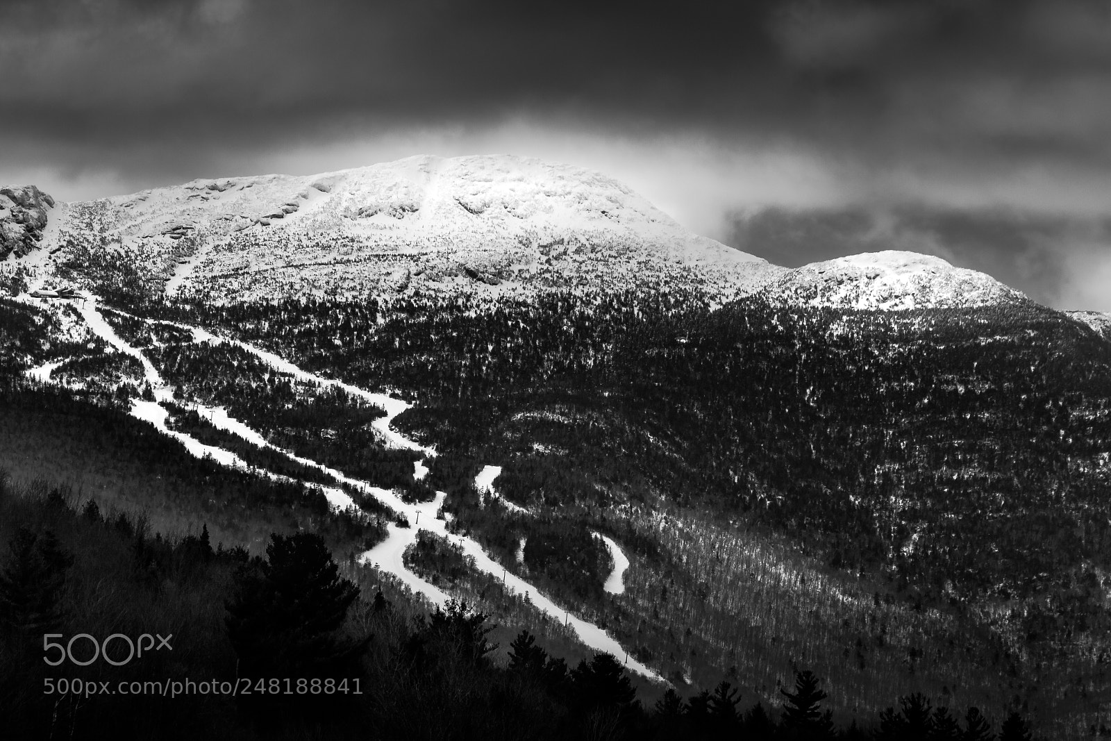 Canon EOS 400D (EOS Digital Rebel XTi / EOS Kiss Digital X) sample photo. Mount mansfield ski slopes photography