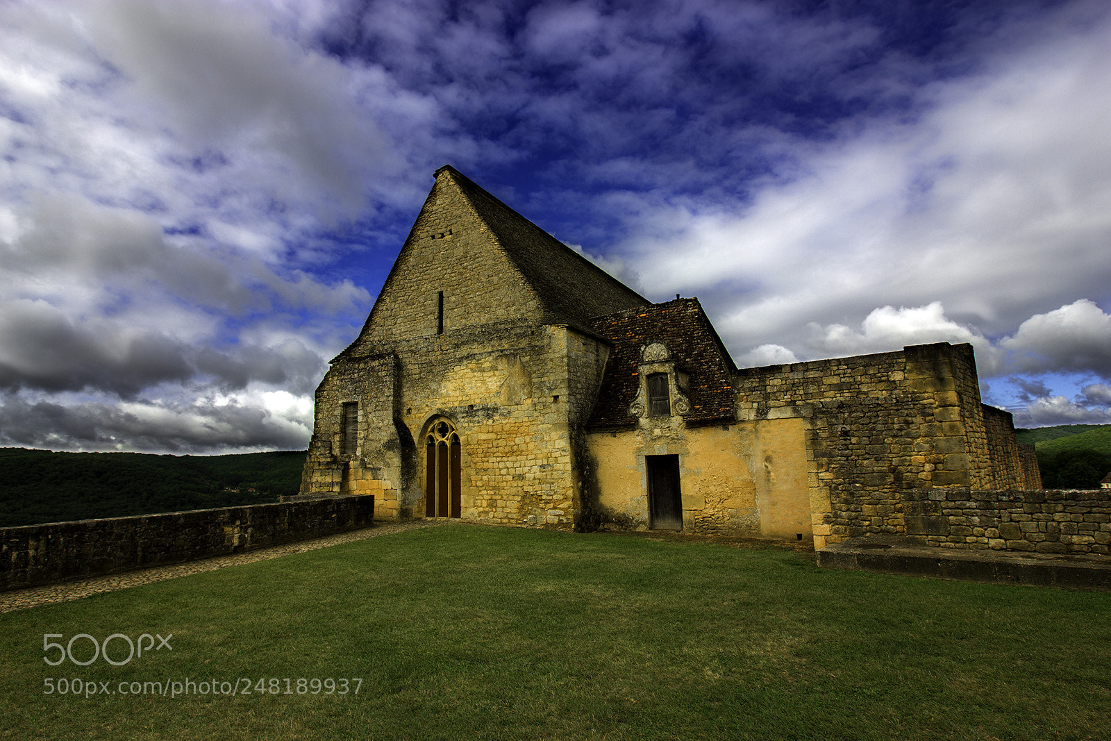 Canon EOS 550D (EOS Rebel T2i / EOS Kiss X4) sample photo. Chapel from beynac castle photography