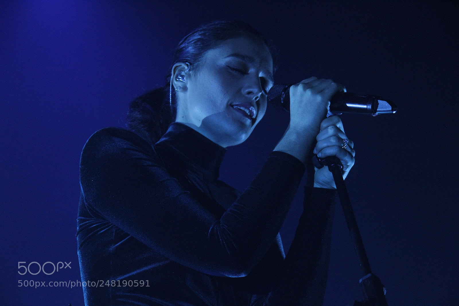 Canon EOS 7D sample photo. An artist to a photography