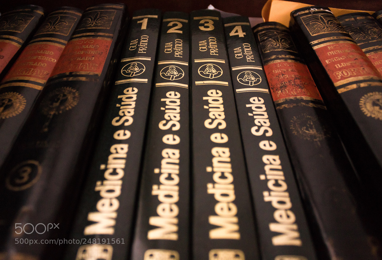 Canon EOS 1300D (EOS Rebel T6 / EOS Kiss X80) sample photo. Old books photography