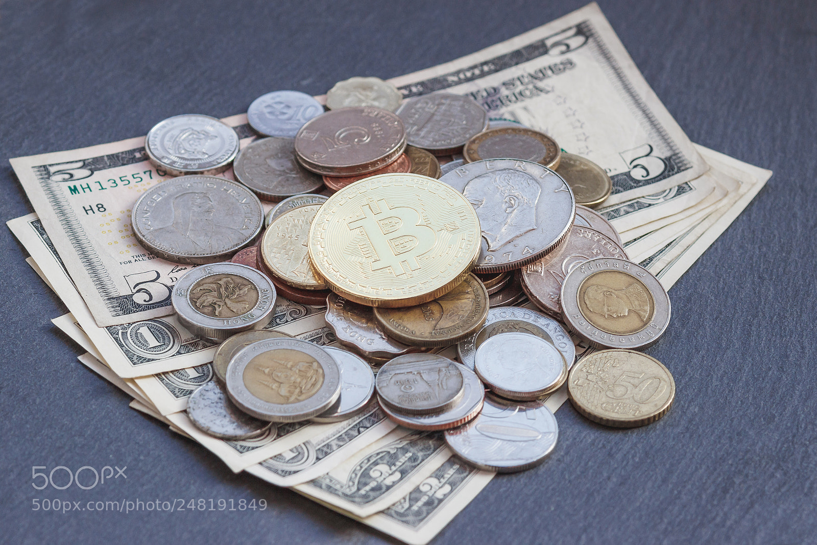 Canon EOS 600D (Rebel EOS T3i / EOS Kiss X5) sample photo. Gold bitcoin, american dollars photography