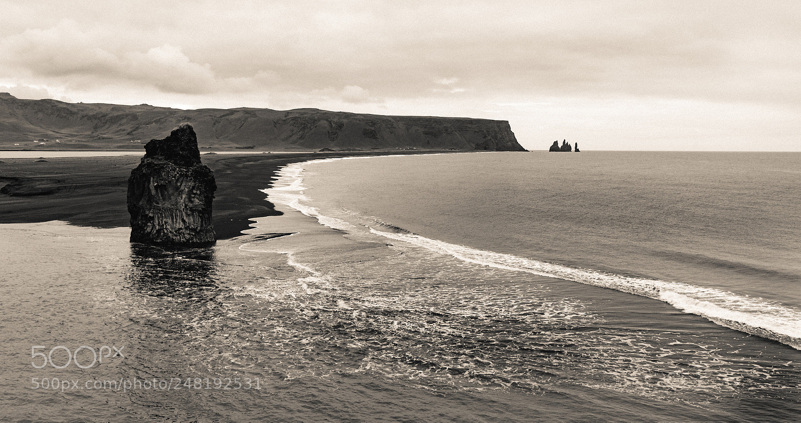 Nikon D700 sample photo. The shoreline of vik photography