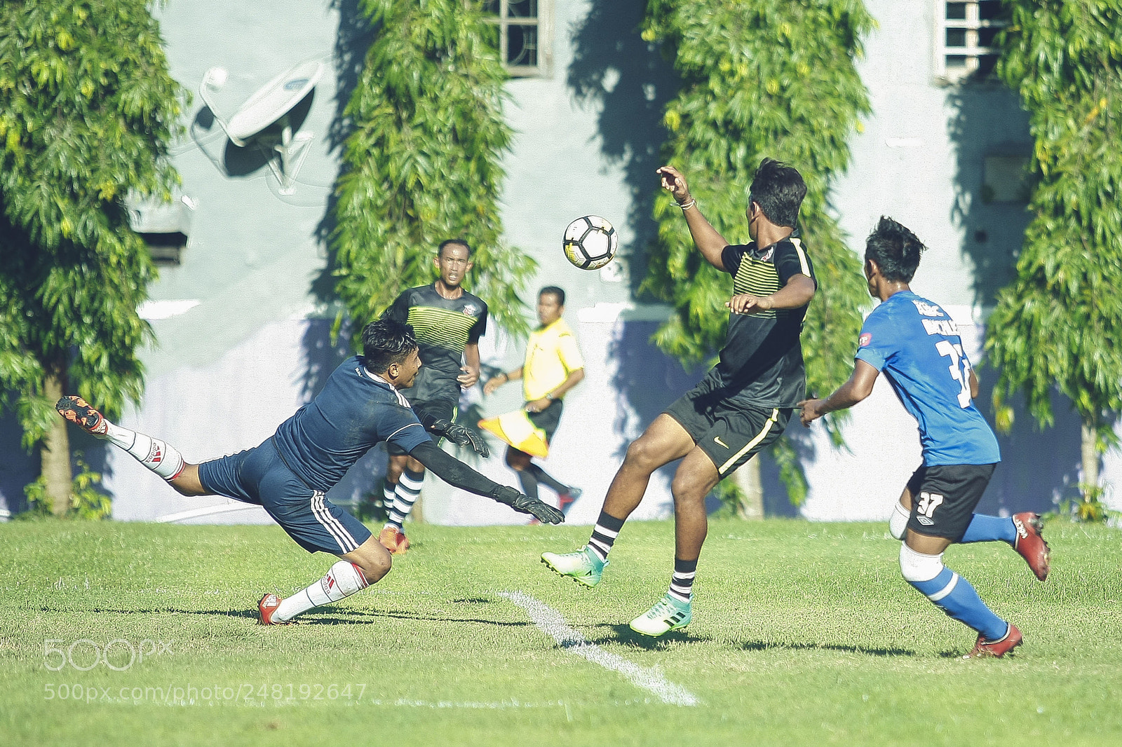 Canon EOS-1D Mark III sample photo. Cross the ball photography