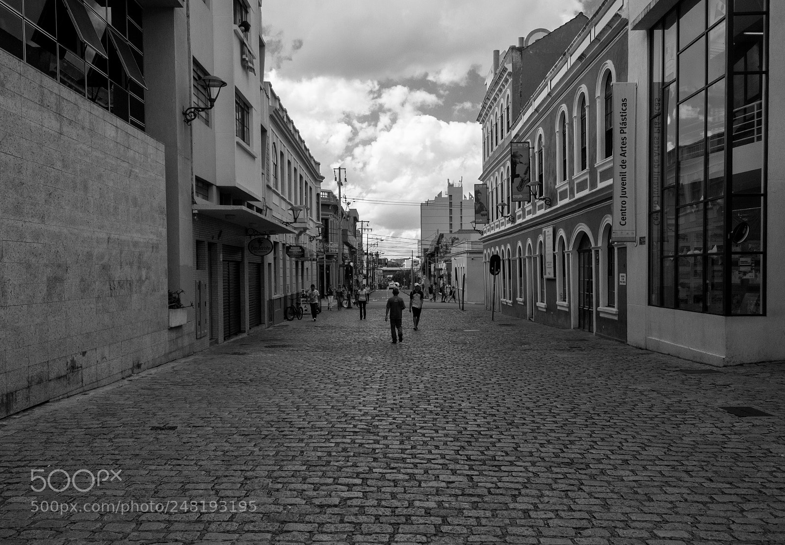Canon EOS 1300D (EOS Rebel T6 / EOS Kiss X80) sample photo. Largo da ordem street photography